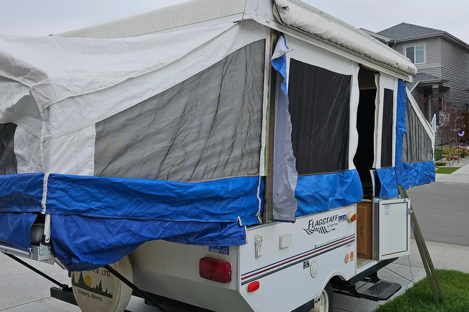 Clean and Cozy Flagstaff fs20ltd Tent Trailer