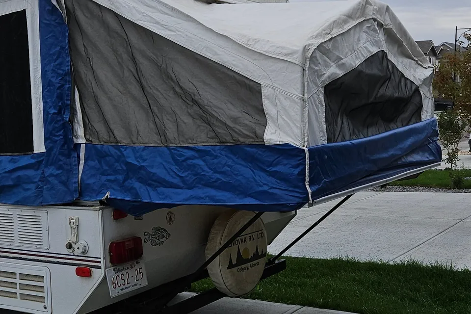 Clean and Cozy Flagstaff fs20ltd Tent Trailer