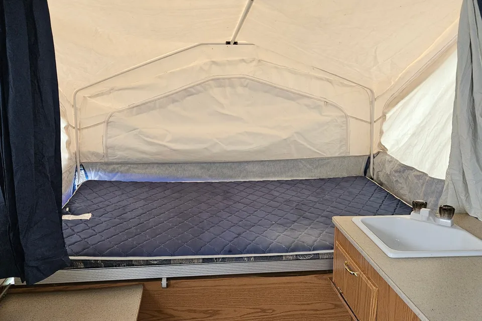 Clean and Cozy Flagstaff fs20ltd Tent Trailer