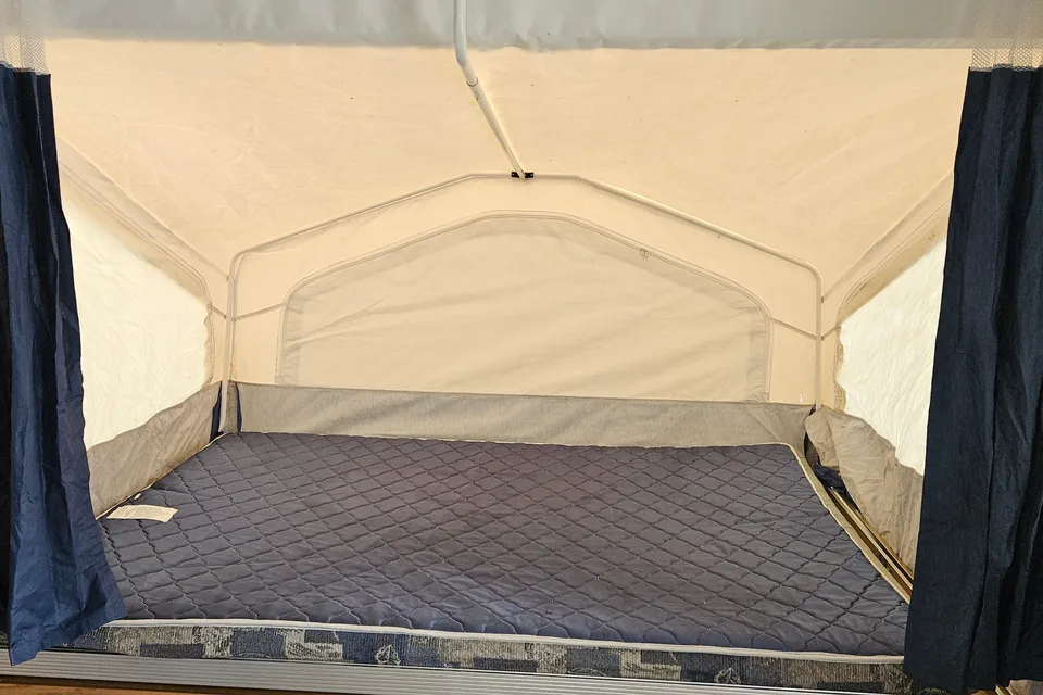 Clean and Cozy Flagstaff fs20ltd Tent Trailer