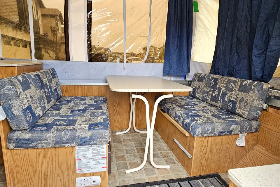 Clean and Cozy Flagstaff fs20ltd Tent Trailer