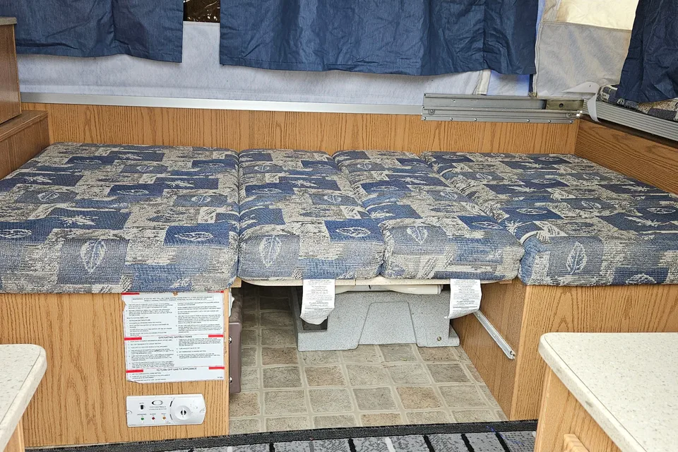 Clean and Cozy Flagstaff fs20ltd Tent Trailer