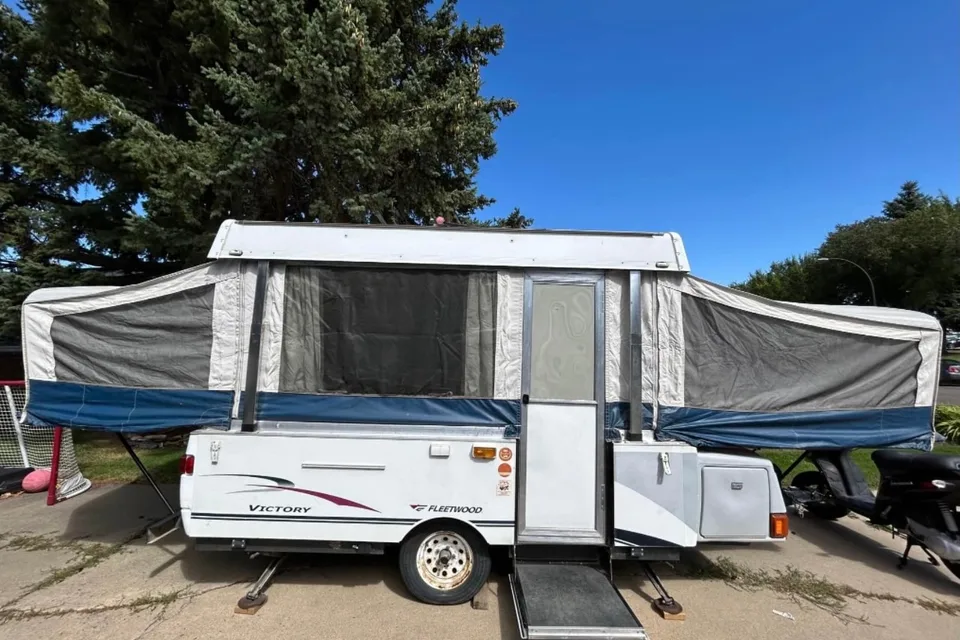 Easy Tow, Light Weight, Family Friendly Fleetwood Victory Tent Trailer