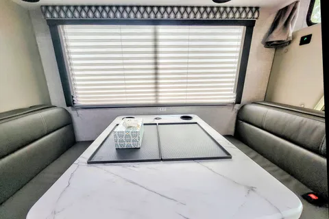 Adventure Awaits in new RV – Easy to Drive, Sleeps 5!