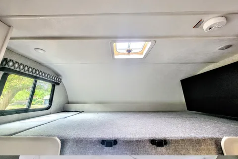 Adventure Awaits in new RV – Easy to Drive, Sleeps 5!