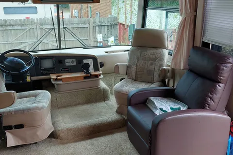 Krystal 's Tiffin Motorhomes Allegra 28DA "Coach" Class A