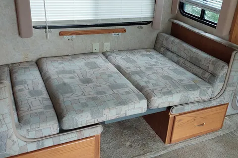 Krystal 's Tiffin Motorhomes Allegra 28DA "Coach" Class A
