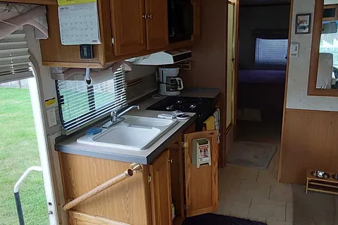 Krystal 's Tiffin Motorhomes Allegra 28DA "Coach" Class A