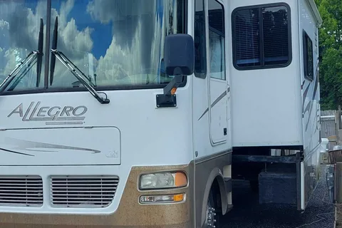 Krystal 's Tiffin Motorhomes Allegra 28DA "Coach" Class A