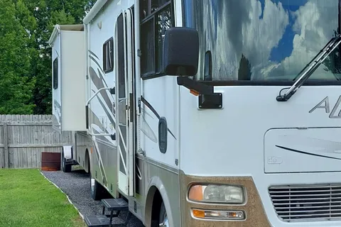 Krystal 's Tiffin Motorhomes Allegra 28DA "Coach" Class A