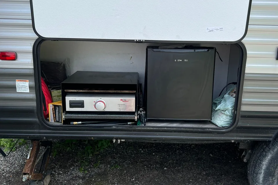 Kinch's Family Travel Trailer Forest River Salem FSX178BHSK