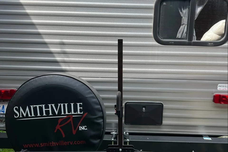 Kinch's Family Travel Trailer Forest River Salem FSX178BHSK