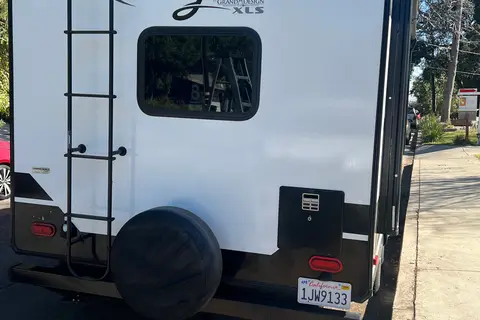 Vartan's Grand Design Imagine 22RBE Travel Trailer