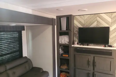 Amy's Sportsman  271BHKSE Travel Trailer