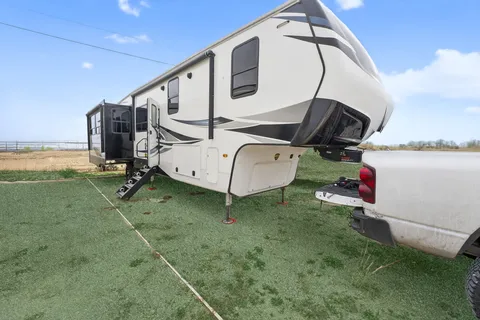 Deanna's Crossroads Cameo Series Fifth Wheel