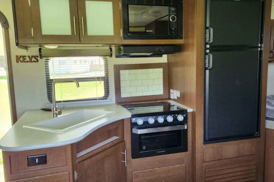 Ryan's Prime Time Avenger ATI Travel Trailer
