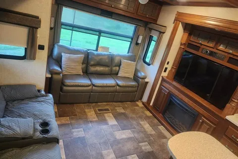 Jack's Heartland Fifth Wheel
