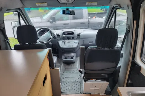 Ruffus – Cozy Adventure Van for Two, Off-Grid Ready! 🚐✨