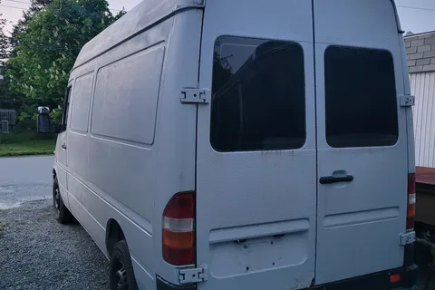 Ruffus – Cozy Adventure Van for Two, Off-Grid Ready! 🚐✨