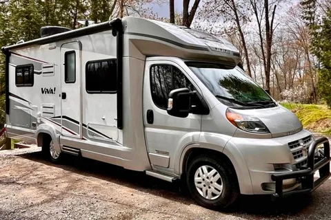 Winnebago Itasca Viva