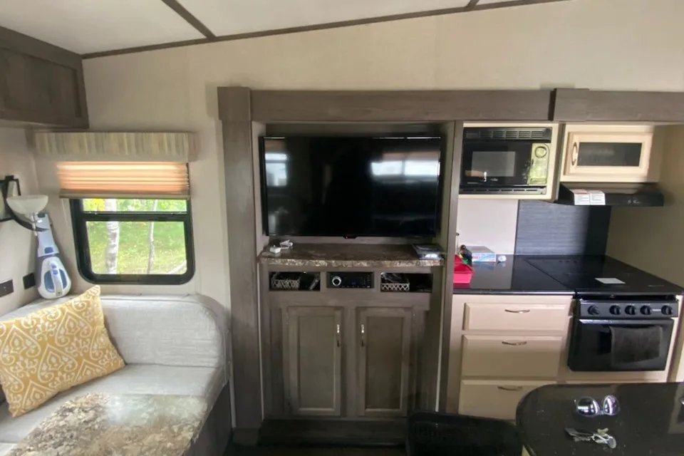 Fredy's Winnebago 27RLTS Fifth Wheel