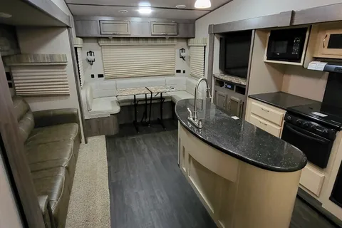 Fredy's Winnebago 27RLTS Fifth Wheel