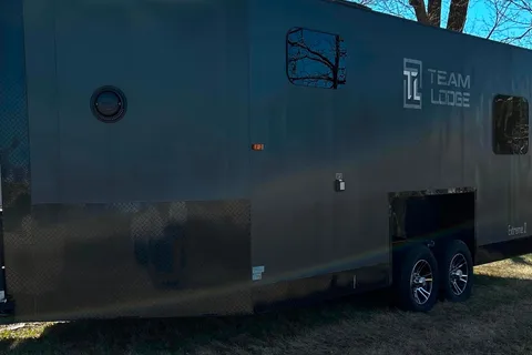 Adam's Team Lodge Extreme 2 Toy Hauler