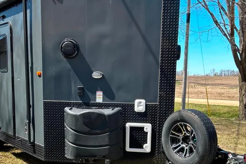 Adam's Team Lodge Extreme 2 Toy Hauler