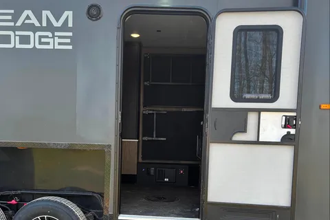 Adam's Team Lodge Extreme 2 Toy Hauler