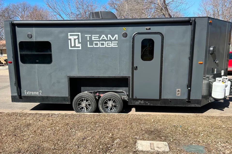 Adam's Team Lodge Extreme 2 Toy Hauler