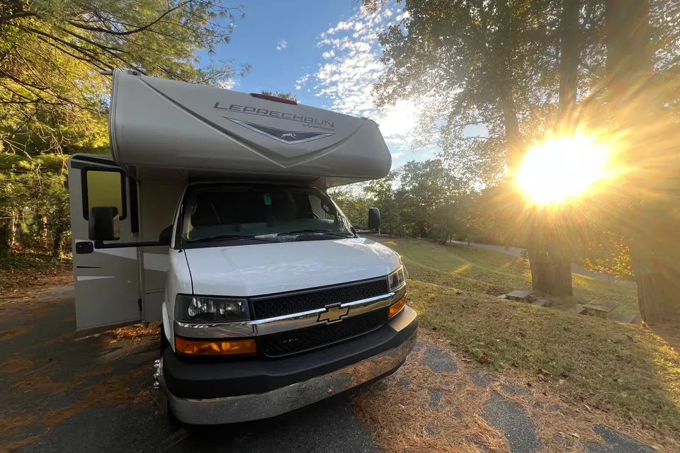 Low Miles! 24' Leprechaun Class C