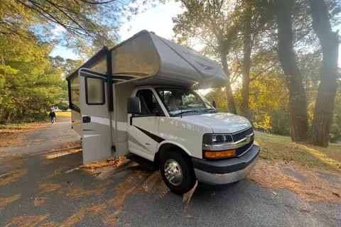 Low Miles! 24' Leprechaun Class C