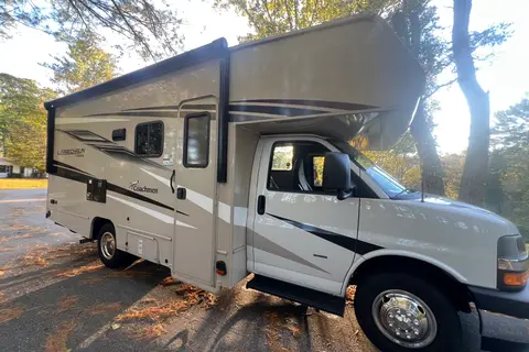 Low Miles! 24' Leprechaun Class C