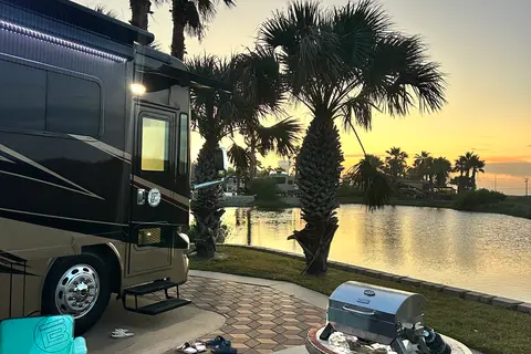 🚍 Luxury Diesel Motor Coach Rental | Sleeps 8 | Delivery Available | F1 • ACL • SXSW • NASCAR