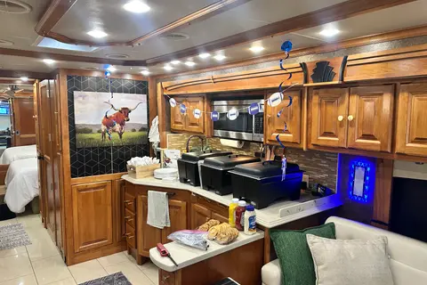 🚍 Luxury Diesel Motor Coach Rental | Sleeps 8 | Delivery Available | F1 • ACL • SXSW • NASCAR