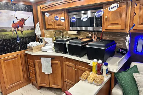🚍 Luxury Diesel Motor Coach Rental | Sleeps 8 | Delivery Available | F1 • ACL • SXSW • NASCAR