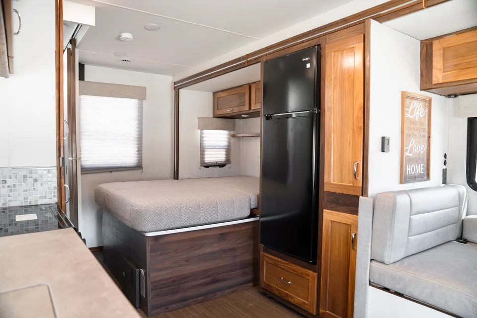 Mercedes-Benz Winnebago Vita 24P
