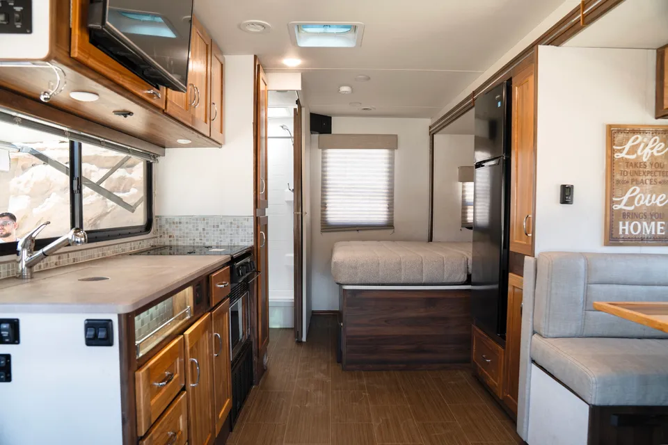 Mercedes-Benz Winnebago Vita 24P