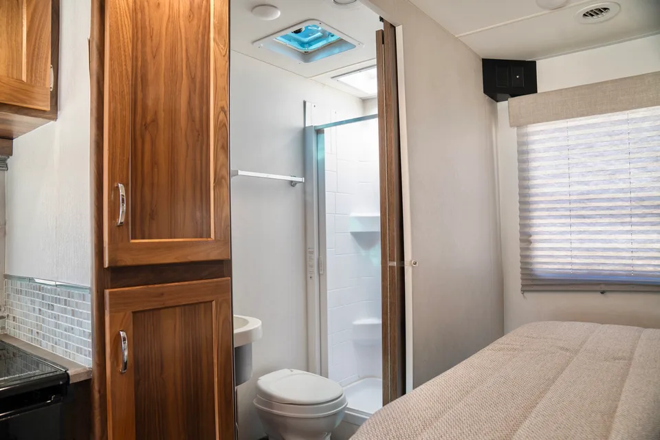 Mercedes-Benz Winnebago Vita 24P