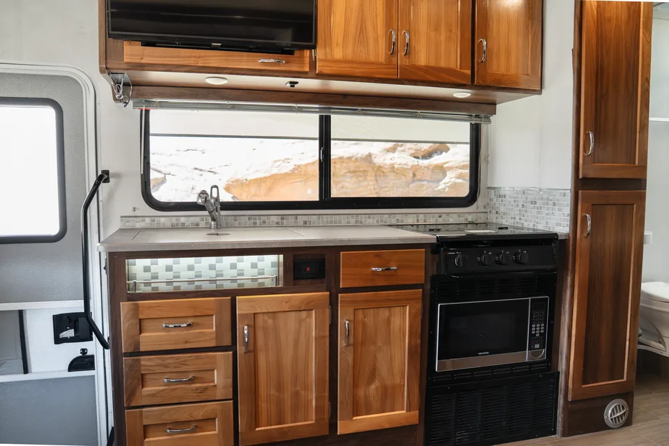 Mercedes-Benz Winnebago Vita 24P
