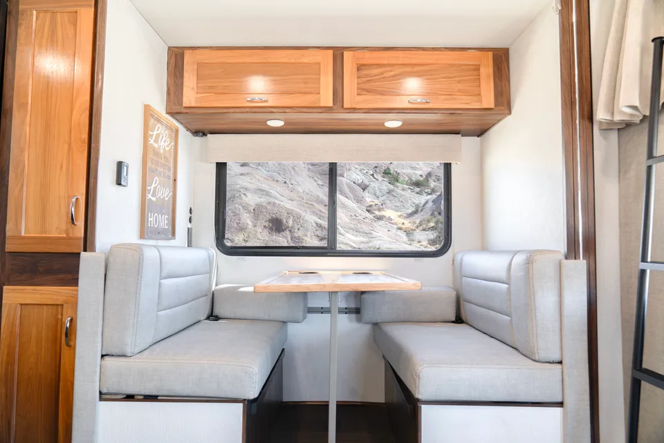 Mercedes-Benz Winnebago Vita 24P