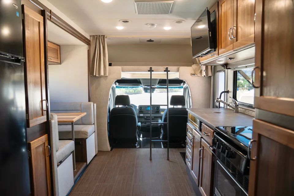 Mercedes-Benz Winnebago Vita 24P