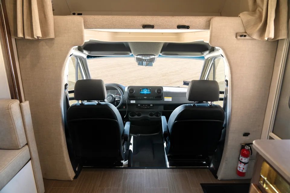 Mercedes-Benz Winnebago Vita 24P