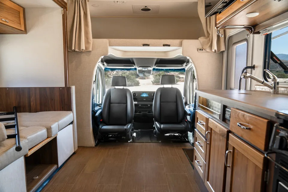 Mercedes-Benz Winnebago Vita 24P