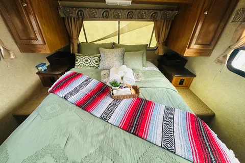 The Happy Glamper 🏕️ Cozy & Clean | Fully Stocked | 5-Star Rocky Mountain Getaway