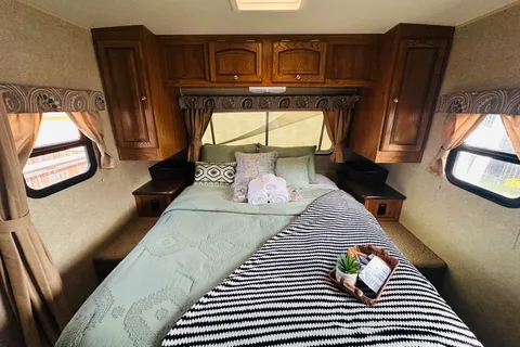 The Happy Glamper 🏕️ Cozy & Clean | Fully Stocked | 5-Star Rocky Mountain Getaway