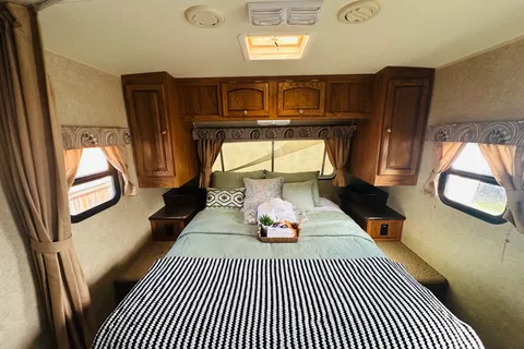 The Happy Glamper 🏕️ Cozy & Clean | Fully Stocked | 5-Star Rocky Mountain Getaway