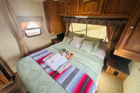 The Happy Glamper 🏕️ Cozy & Clean | Fully Stocked | 5-Star Rocky Mountain Getaway