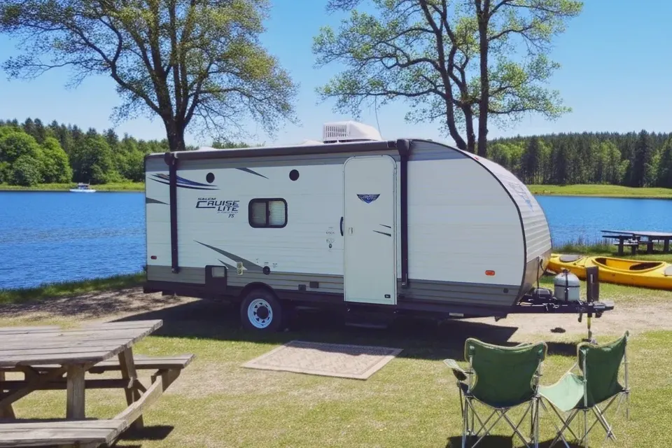 Meet Judy, our lightweight, retro themed little camper with bunkbeds to sleep five!