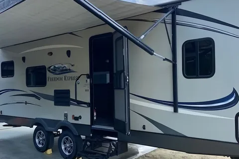 Toy Hauler and Family RV Coachmen Freedom Express 271BL 1/2 Ton Towable